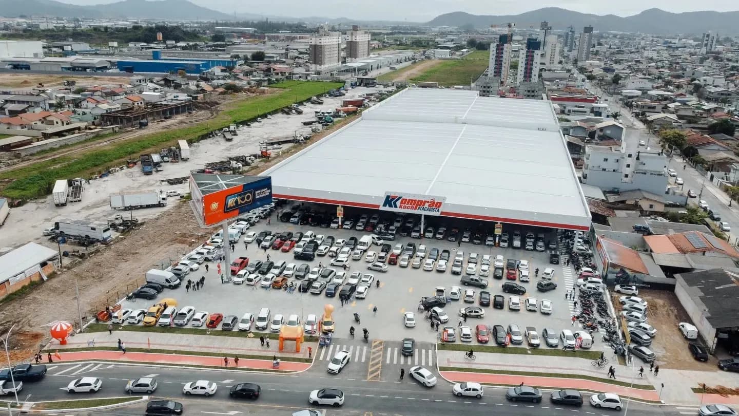 Grupo Koch chega à 102ª loja com novo Komprão em Blumenau